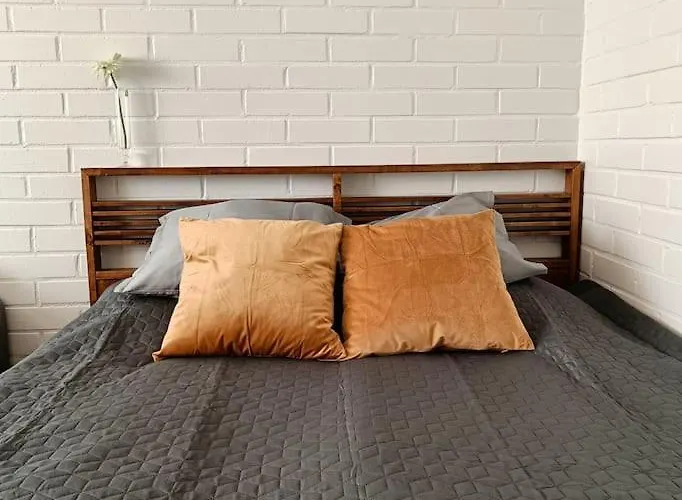 Daire Linnaloft - Viihtyisae Asunto Linnan Vieressae Omalla Sisaeaenkaeynnillae Hämeenlinna